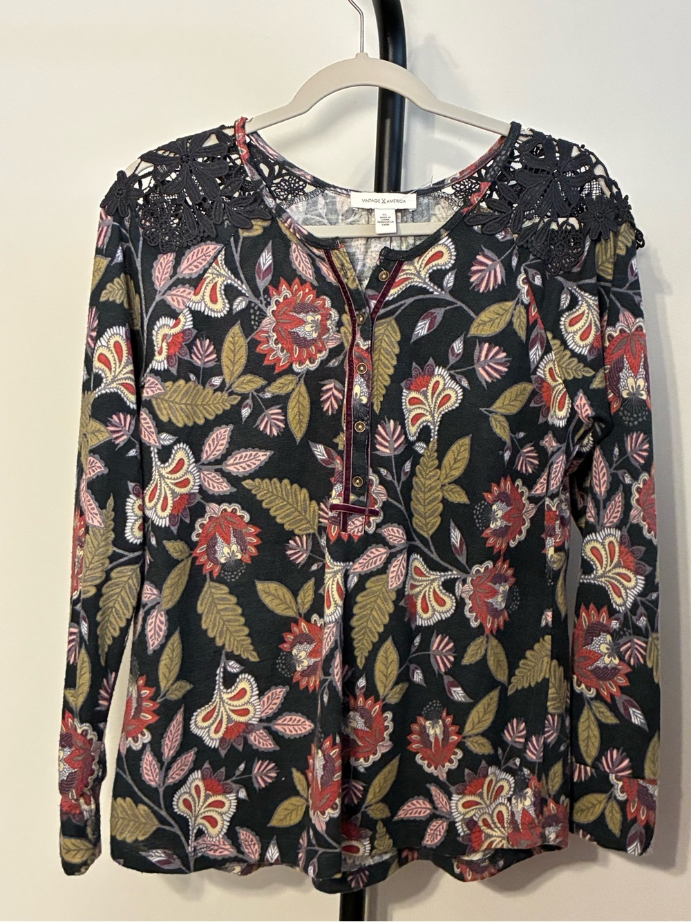 Vintage America Long Sleeve Henley Top Black Boho Floral Lace Velvet XL - Picture 3 of 6
